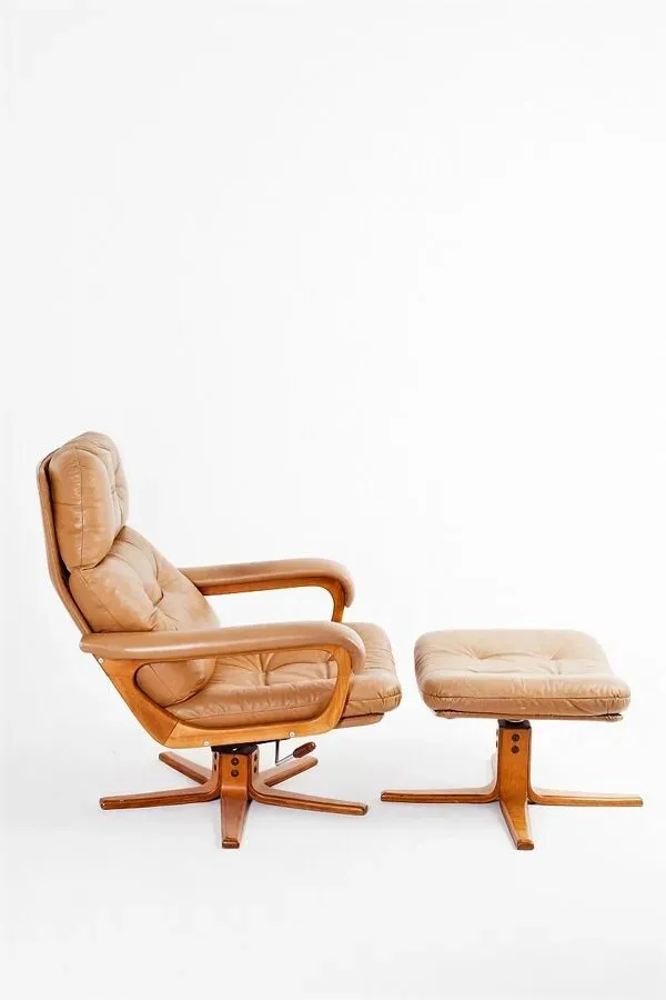 Illustration numéro 4 du produit Fauteuil & ottoman en cuir, années 1970