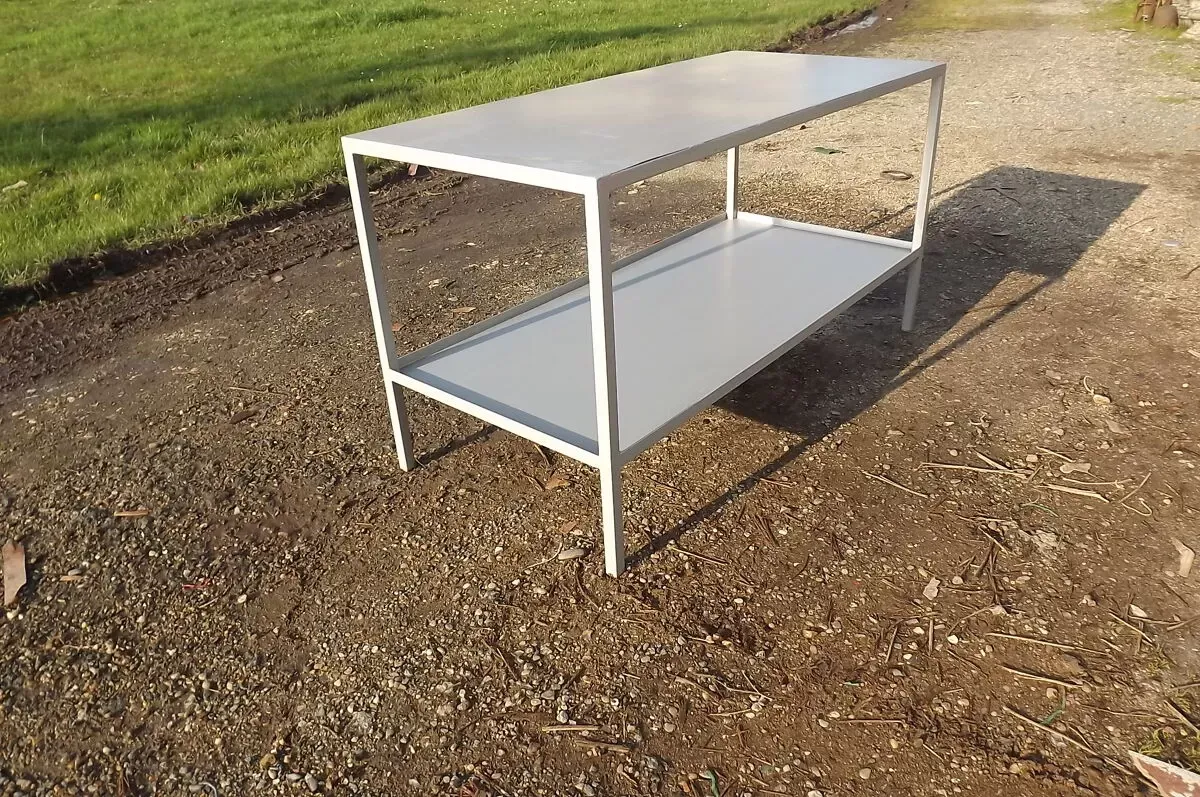 Illustration numéro 4 du produit Desserte en fer