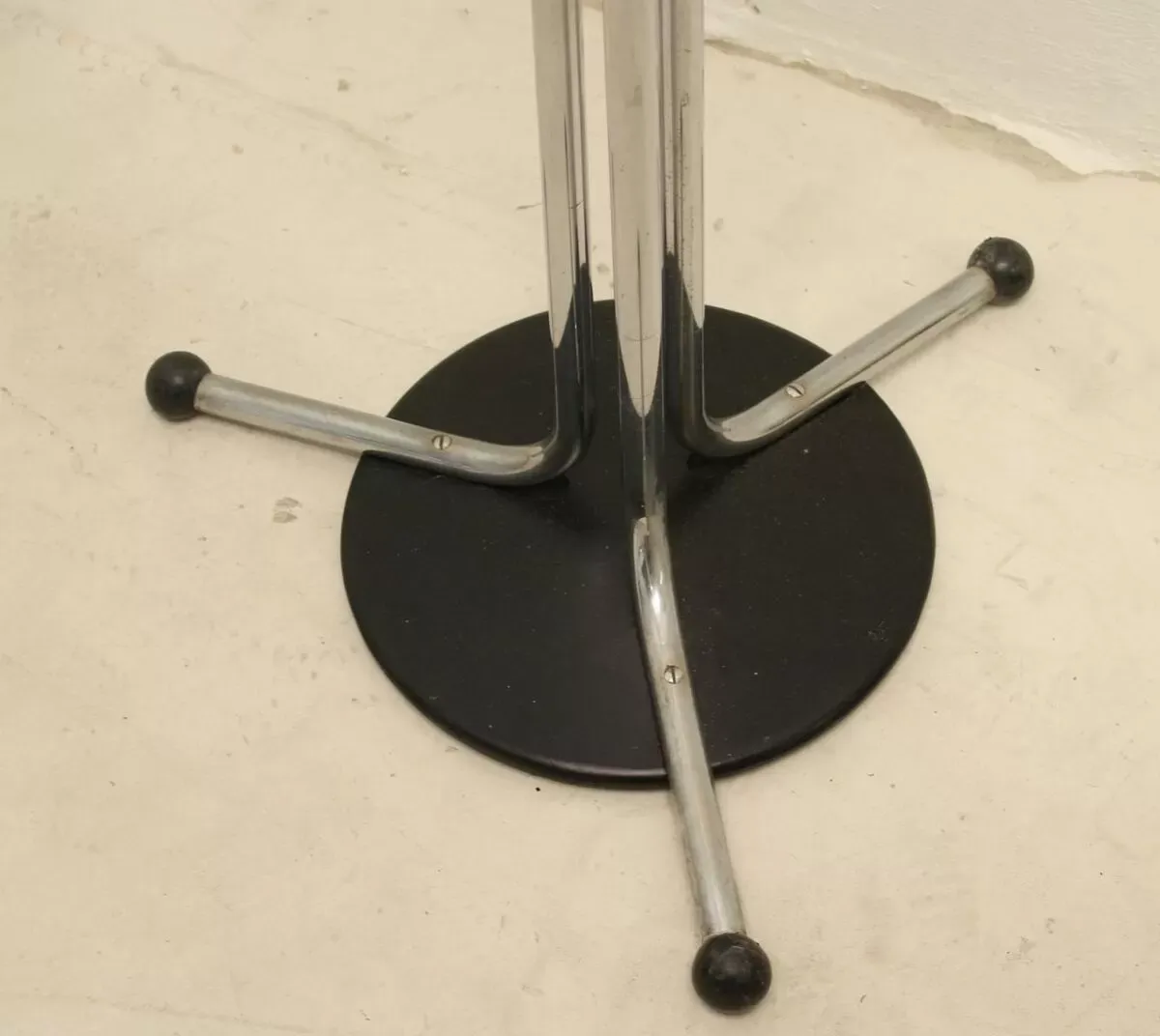 Illustration numéro 4 du produit Portemanteaux vintage de Tubax Belgique