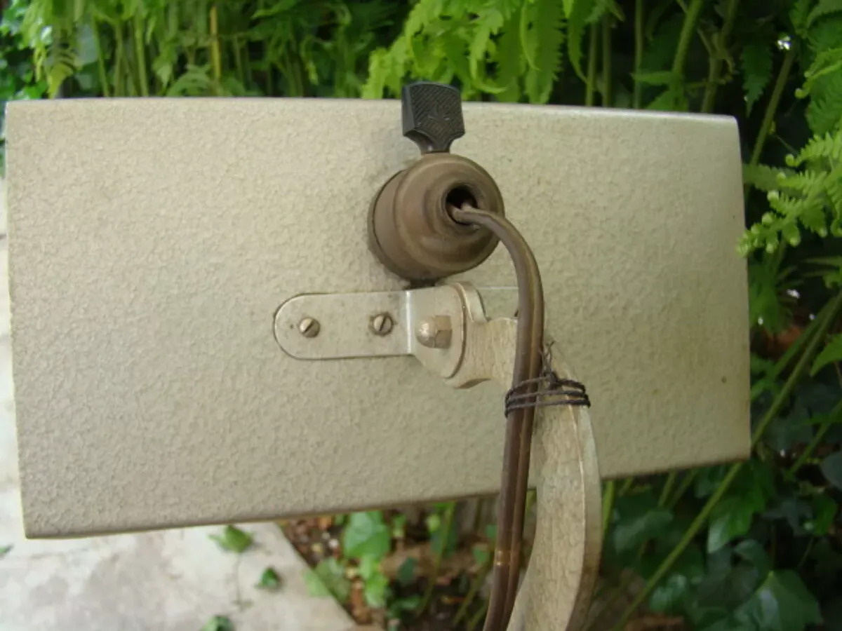 Illustration numéro 4 du produit Lampe articulée sur socle années 60