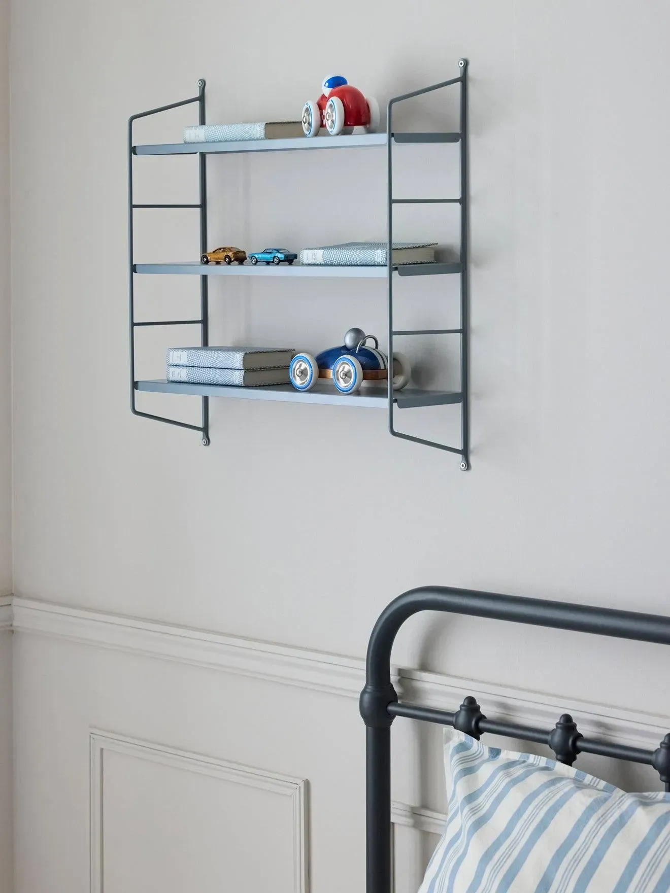 Illustration numéro 4 du produit Étagère Murale En Métal Peint Bleu Grise