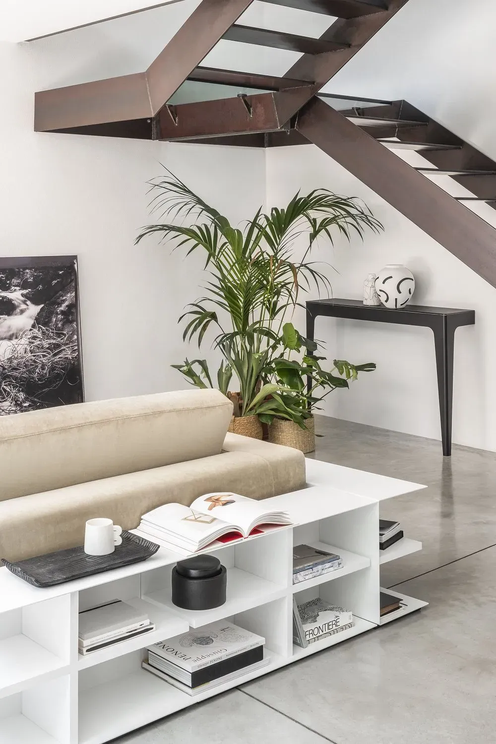 Illustration numéro 5 du produit Table polyvalente SLIM structure acier étagère bois coloris blanc