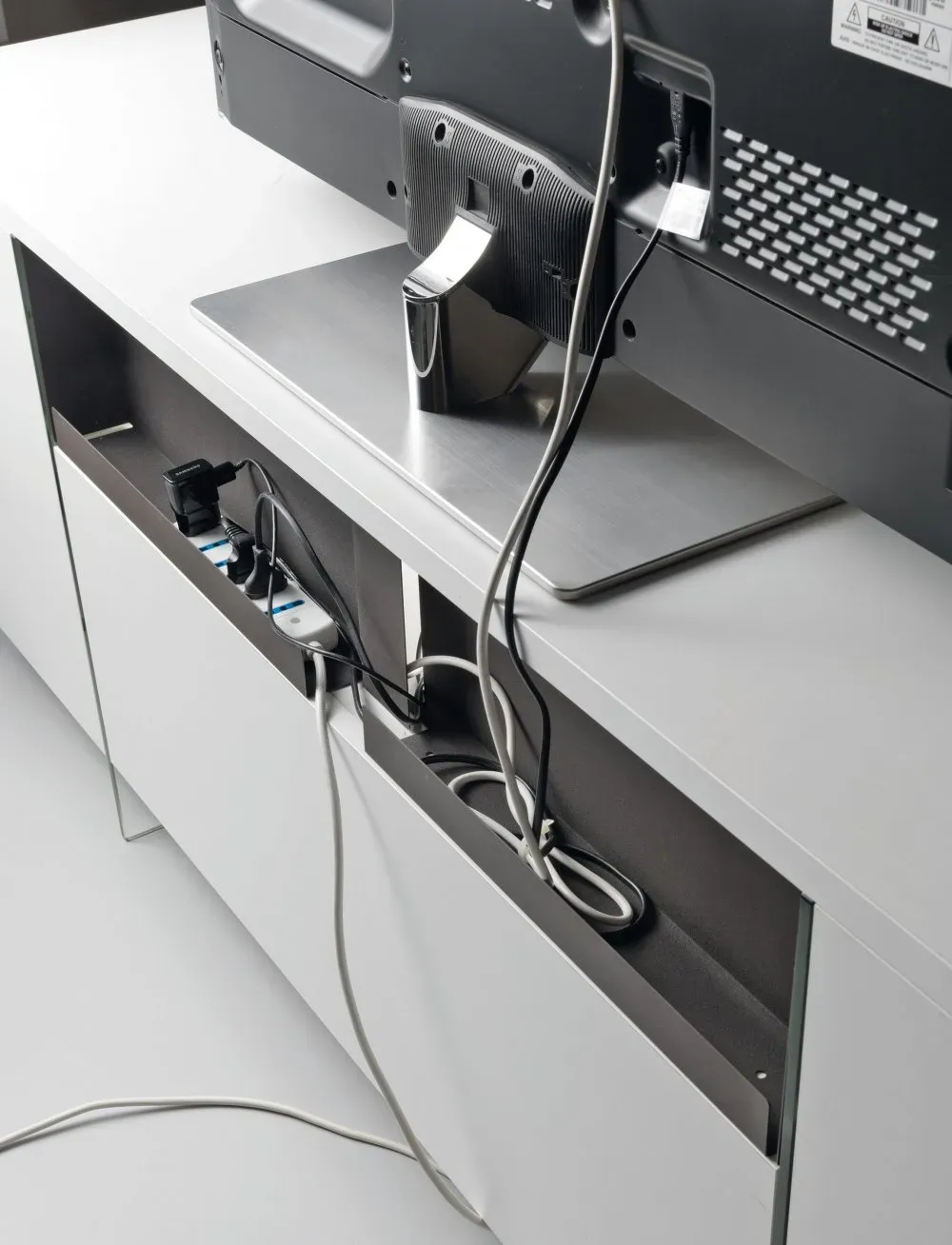 Illustration numéro 5 du produit Meuble TV design MARCO POLO 180cm Blanc Mat  portes coulissantes et piètement en verre