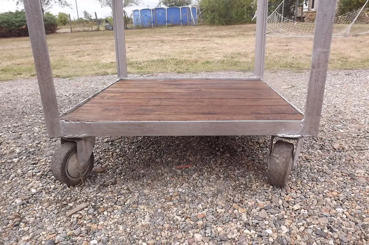 Illustration numéro 5 du produit Table industrielle fer et bois