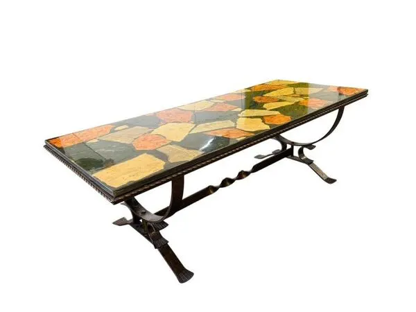 Illustration numéro 5 du produit Table basse vintage en pierre avec cadre en fonte