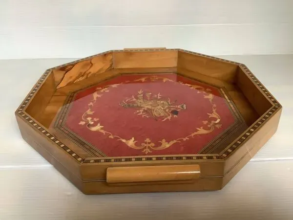 Illustration numéro 5 du produit Plateau en bois style vénitien