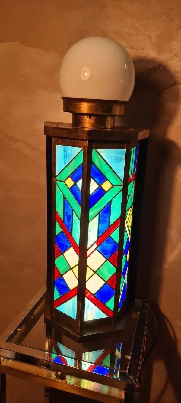 Illustration numéro 5 du produit Lampe vitrail, art deco ecadrement laiton, 60x30