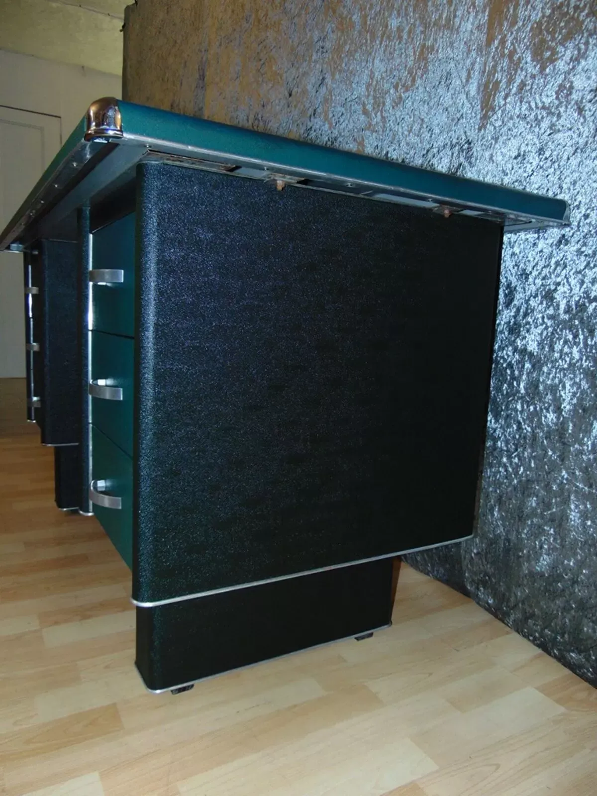 Illustration numéro 5 du produit Bureau Industriel En Métal Recouvert De Skaï Vert, années 1950