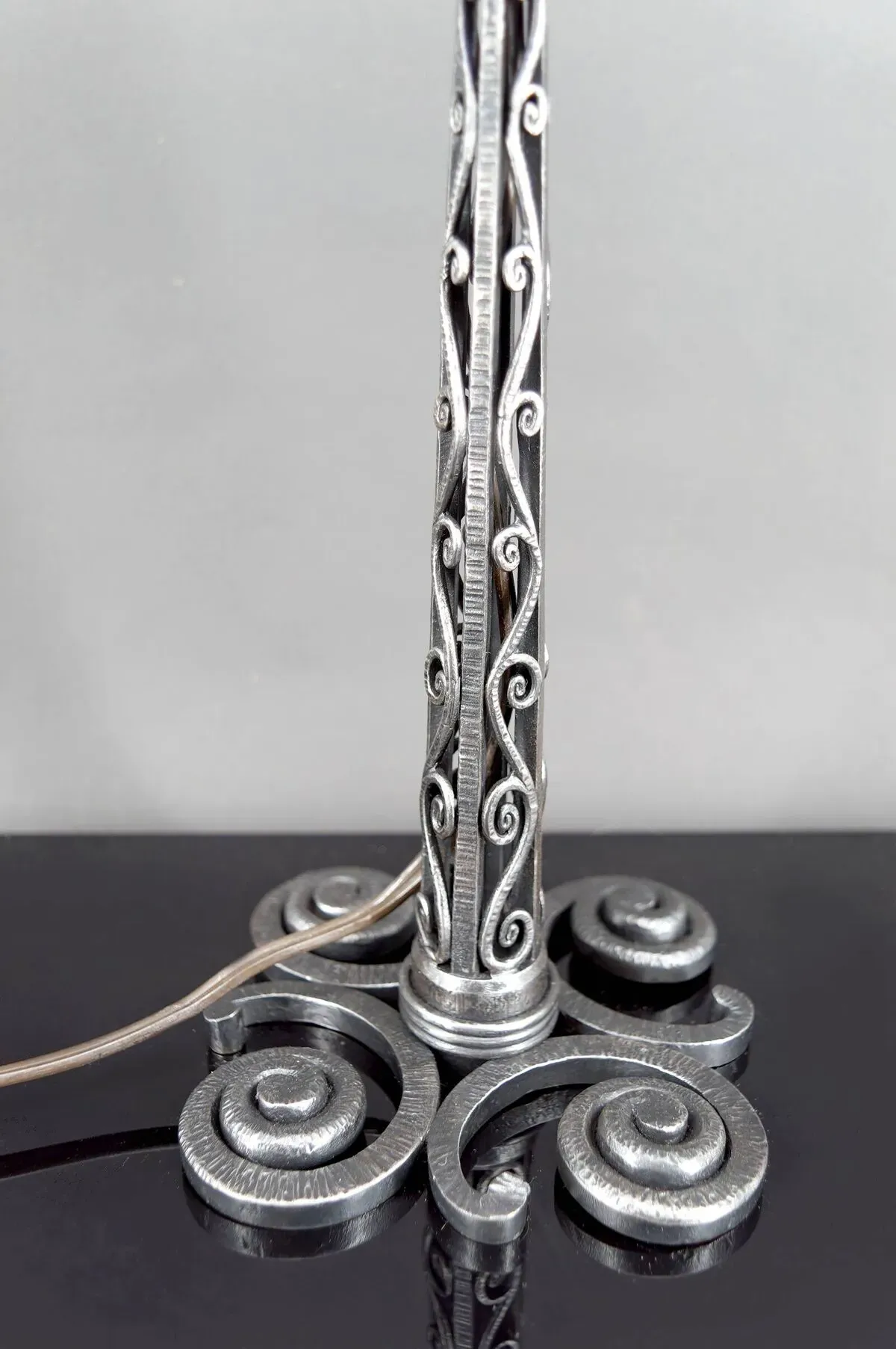 Illustration numéro 5 du produit Lampe en Fer Forgé, Paul Kiss et Muller Frères, France, Art Déco, c. 1920