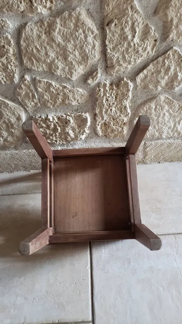 Illustration numéro 5 du produit Chaise d'écolier en bois massif