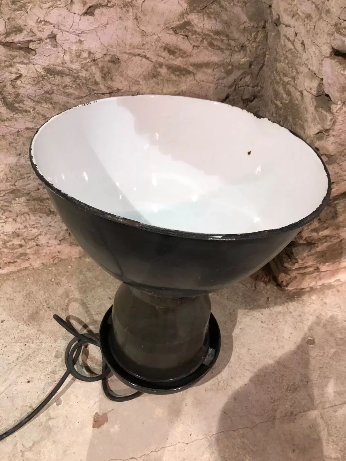 Illustration numéro 5 du produit Suspension en métal émaillé années 1950/60