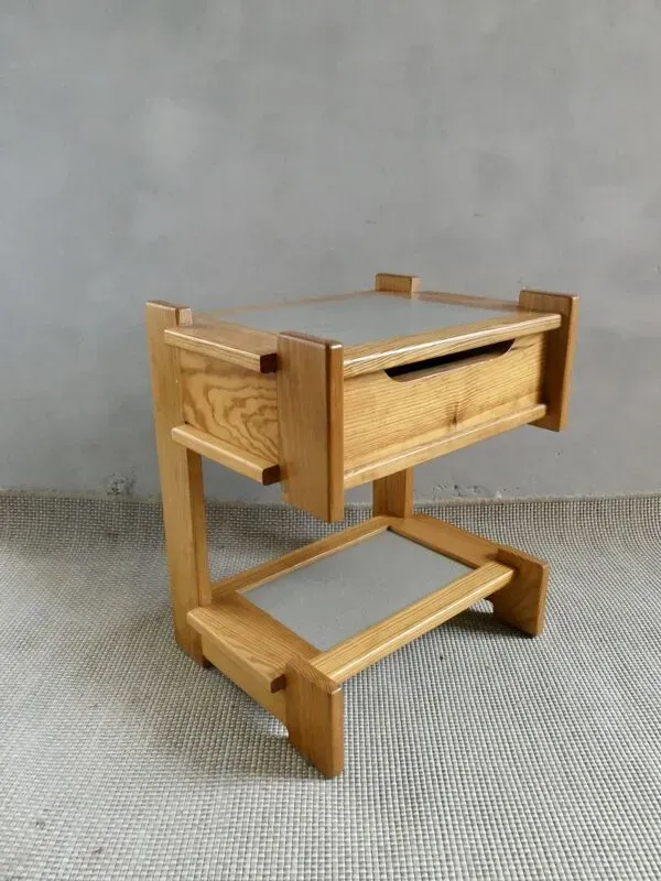 Illustration numéro 5 du produit Chevet de style constructiviste en orme, années 70