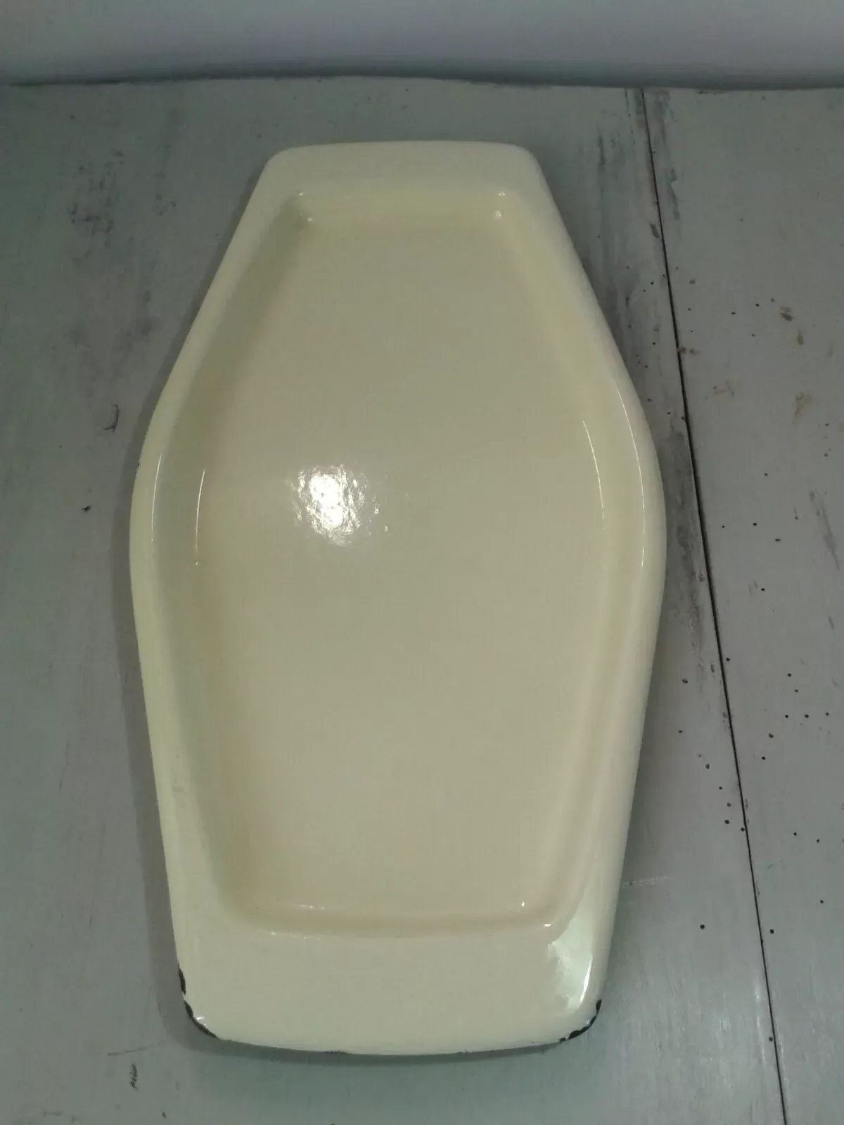 Illustration numéro 5 du produit Plateau ancien en tôle émaillée années 60