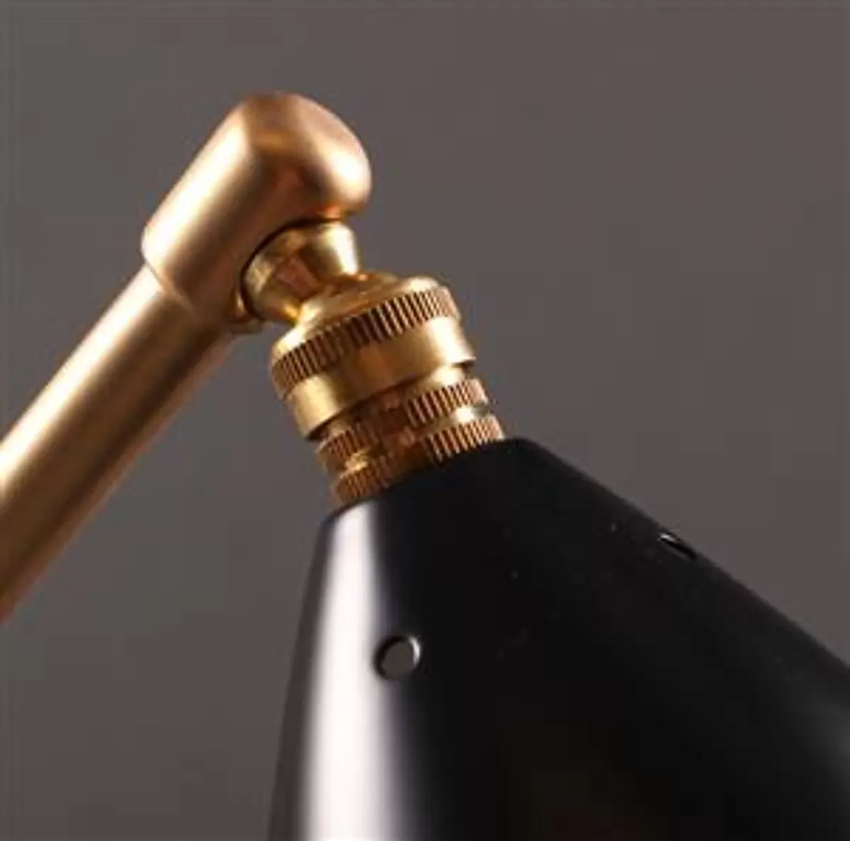 Illustration numéro 5 du produit Lampe design de bureau - 1980