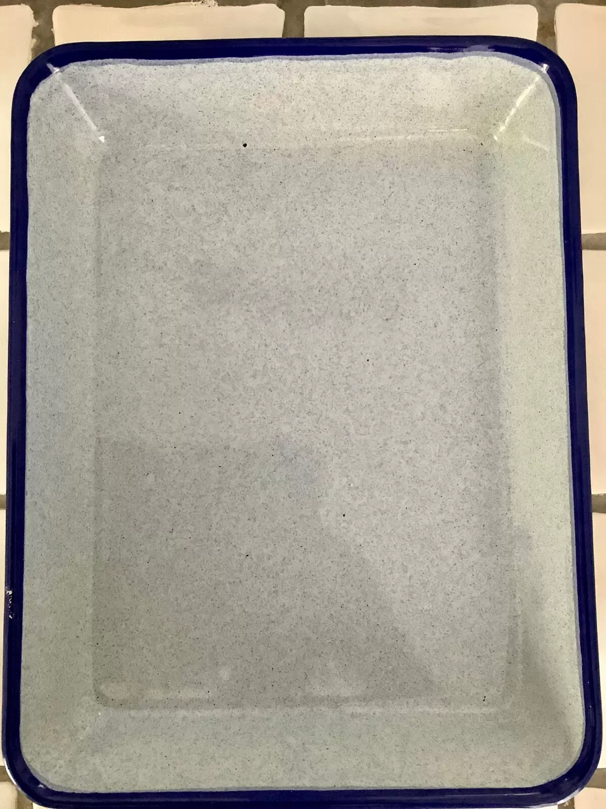 Illustration numéro 5 du produit Plat plateau en tôle émaillée