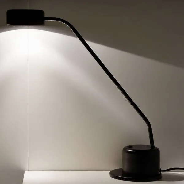 Illustration numéro 5 du produit Lampe de bureau minimaliste noire mate – Design industriel des années 50