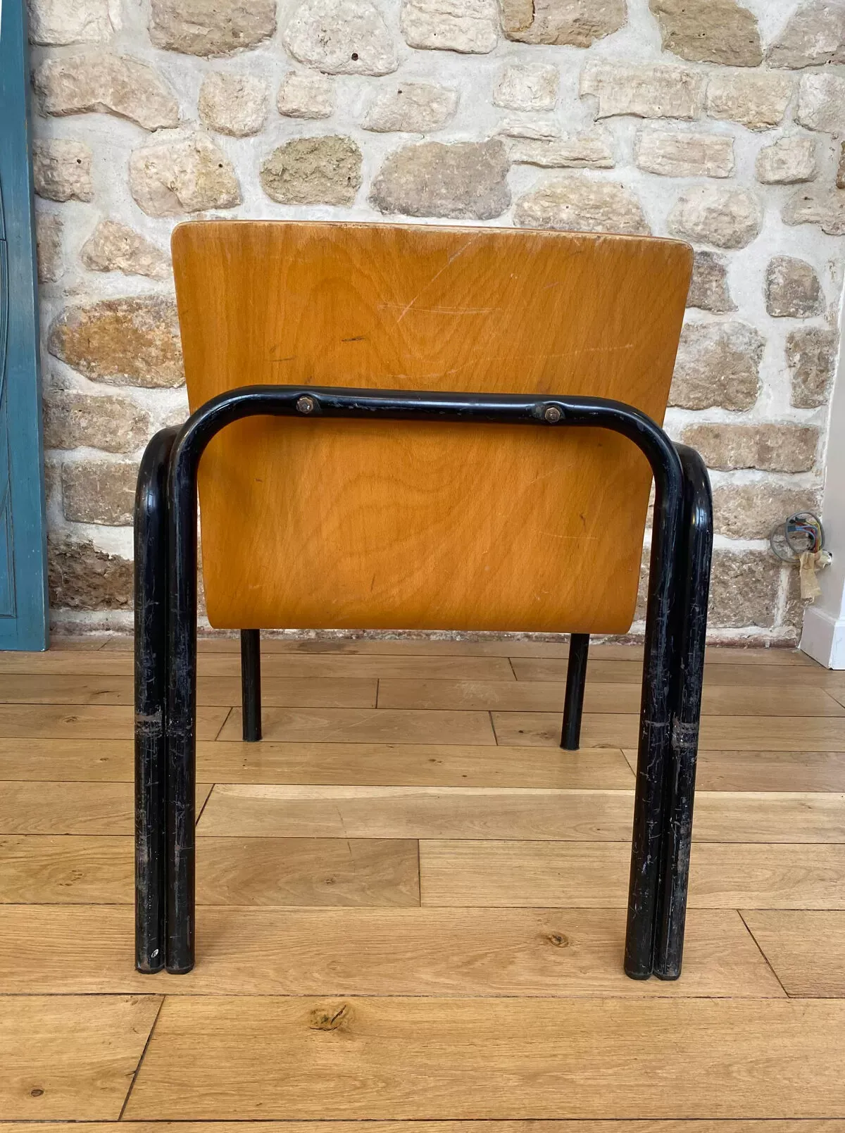 Illustration numéro 5 du produit Fauteuil chauffeuse bois et métal années 80