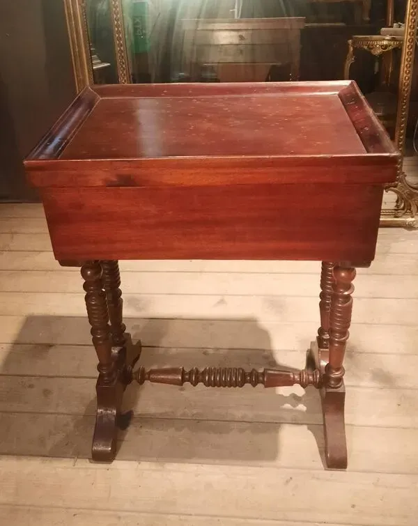 Illustration numéro 5 du produit Meuble de rangement  19 eme en acajou