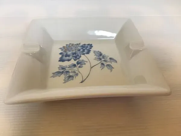 Illustration numéro 5 du produit Vide poche cendrier fleurs Philippe Deshoulières