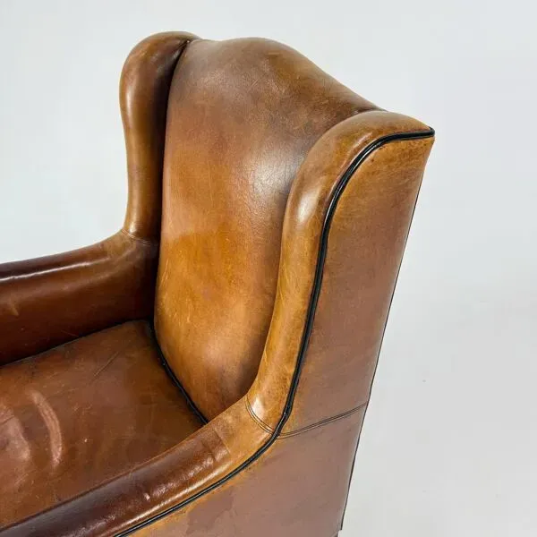 Illustration numéro 5 du produit Fauteuil club en cuir de mouton, années 1970