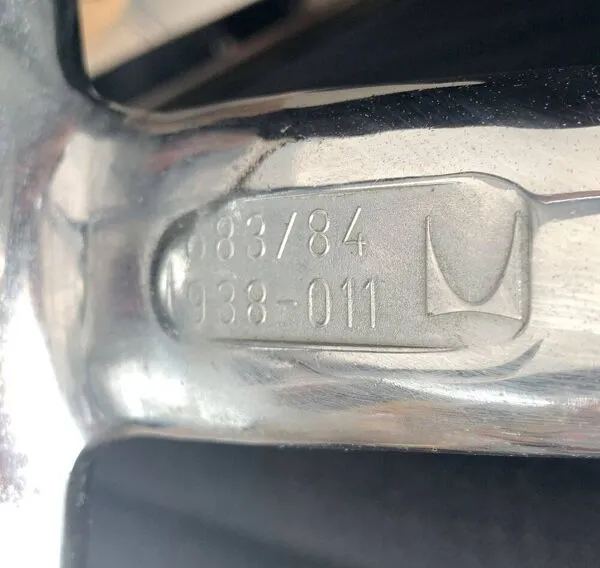 Illustration numéro 5 du produit Ensemble de fauteuils en aluminium EA 124 par Charles & Ray Eames pour Herman Miller, années 1960