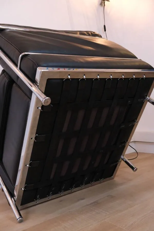 Illustration numéro 5 du produit Fauteuil ''LC2'' par Lecorbusier, Charlotte Perriand pour Cassina