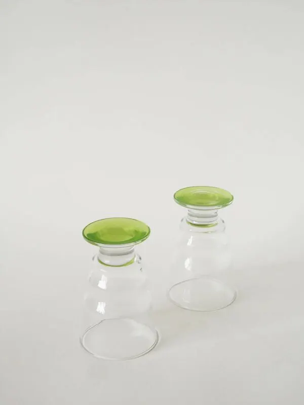 Illustration numéro 5 du produit Duo de verres à vin, vert pomme, 1980