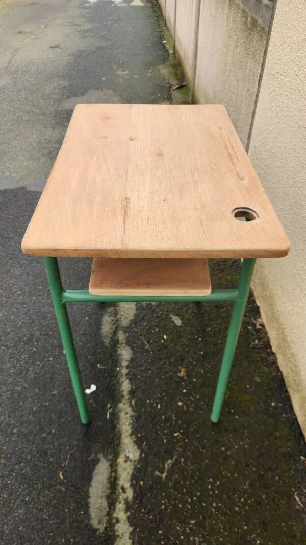 Illustration numéro 5 du produit Ancien bureau d'école de couleur vert vintage des années 1960-1970