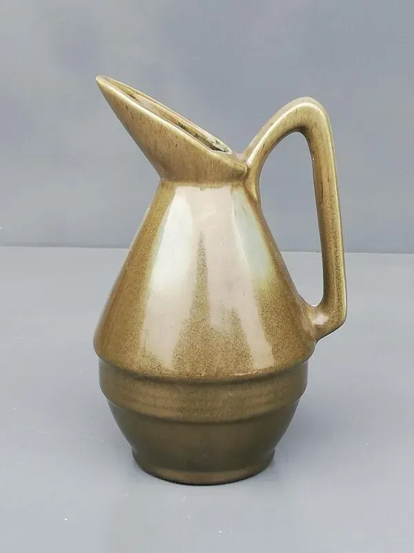 Illustration numéro 5 du produit Pichet  en céramique émaillée vert Signé de la manufacture lilloise Fives-Lille De Bruyn.