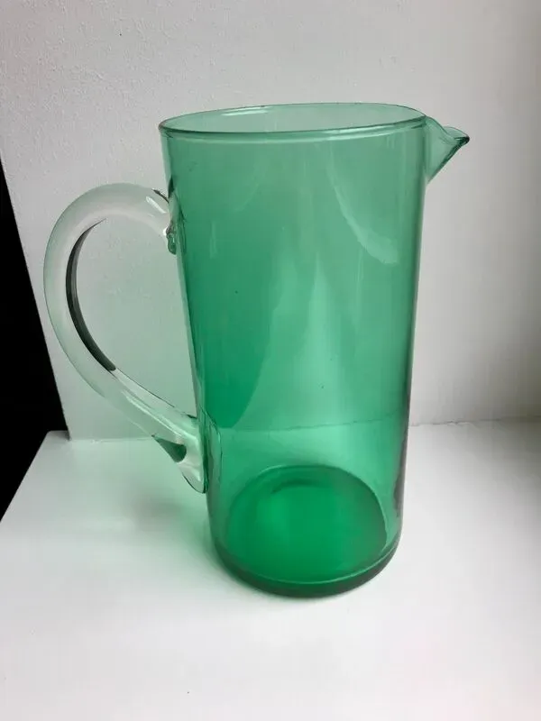 Illustration numéro 5 du produit Pichet en verre vert années 70