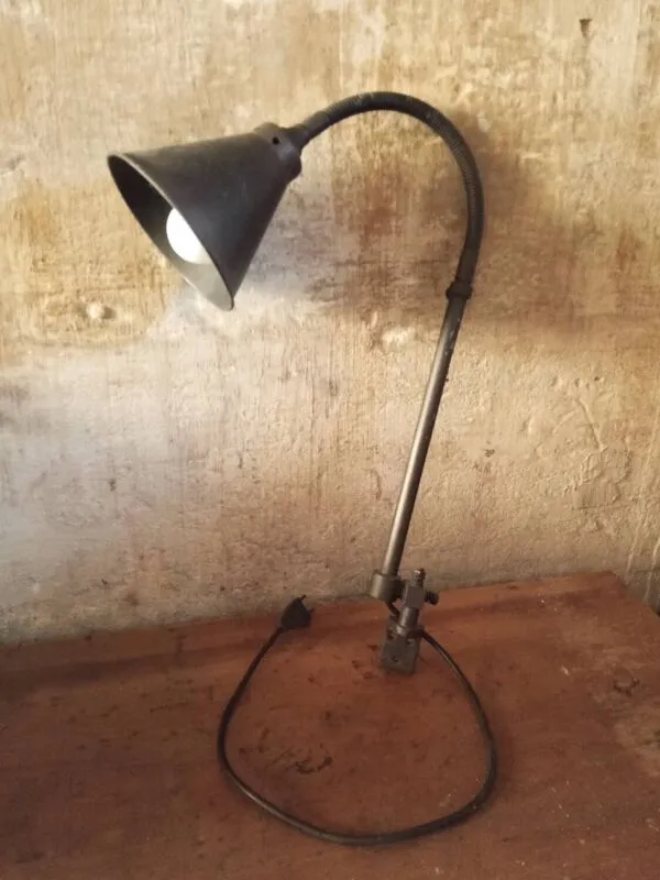 Illustration numéro 5 du produit Lampe d'atelier, attribuée à Alphonse Pinoit, années 30 à 50