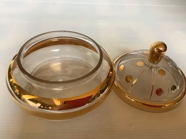 Illustration numéro 5 du produit Bonbonnière boîte verre givré et doré