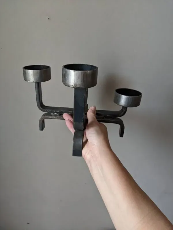 Illustration numéro 5 du produit Bougeoir fer forgé ferronnerie d'art chandelier brutaliste artisanal indus