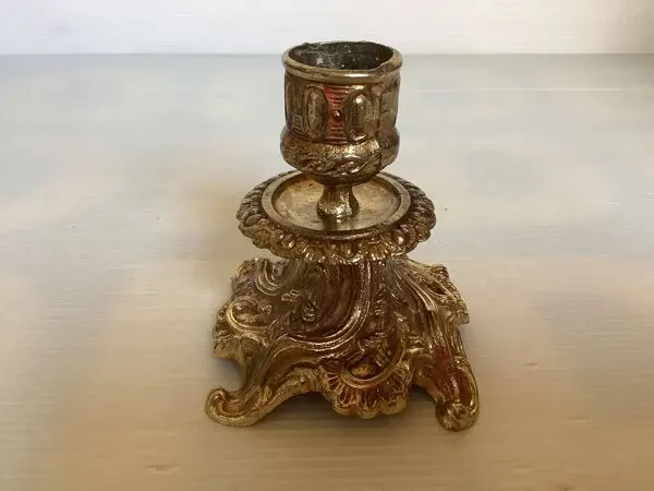 Illustration numéro 5 du produit Bougeoir baroque en laiton