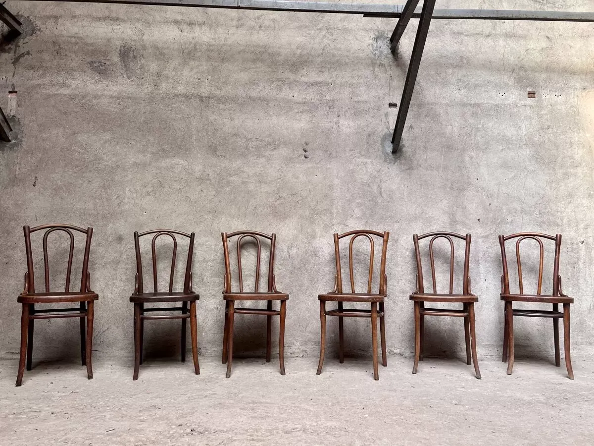 Illustration numéro 5 du produit Série de 6 chaises bistrot vintage