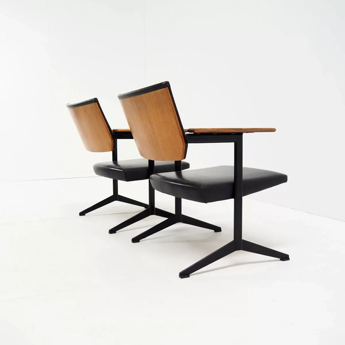 Illustration numéro 5 du produit Ensemble de fauteuils 'Ariadne' de Friso Kramer pour Auping