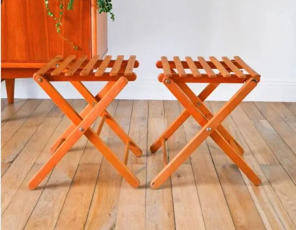 Illustration numéro 5 du produit Paire de tabourets pliants anciens