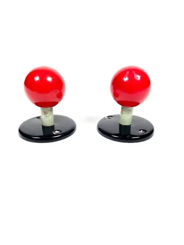 Illustration numéro 5 du produit Patères vintage en métal émaillé rouge