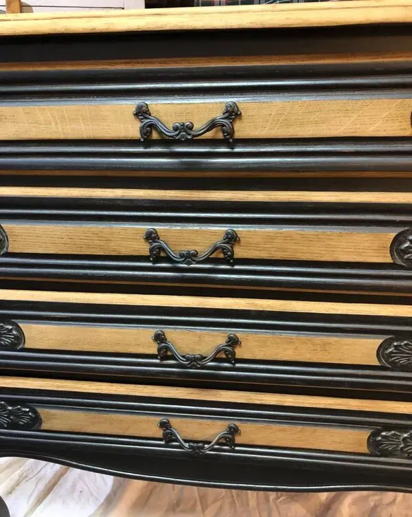 Illustration numéro 5 du produit Commode Vintage