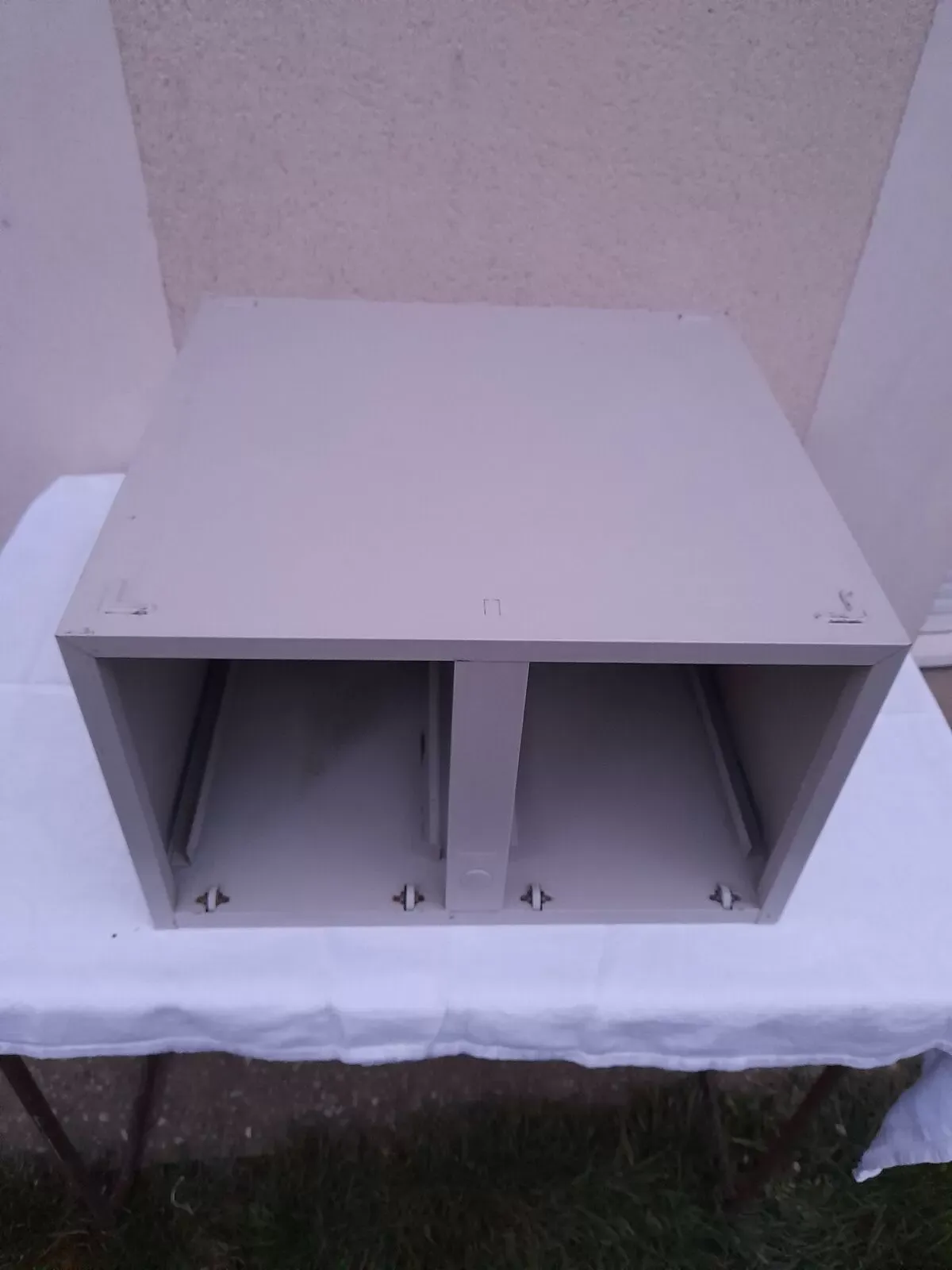 Illustration numéro 5 du produit Meuble métal 2 tiroirs loft industriel années 70