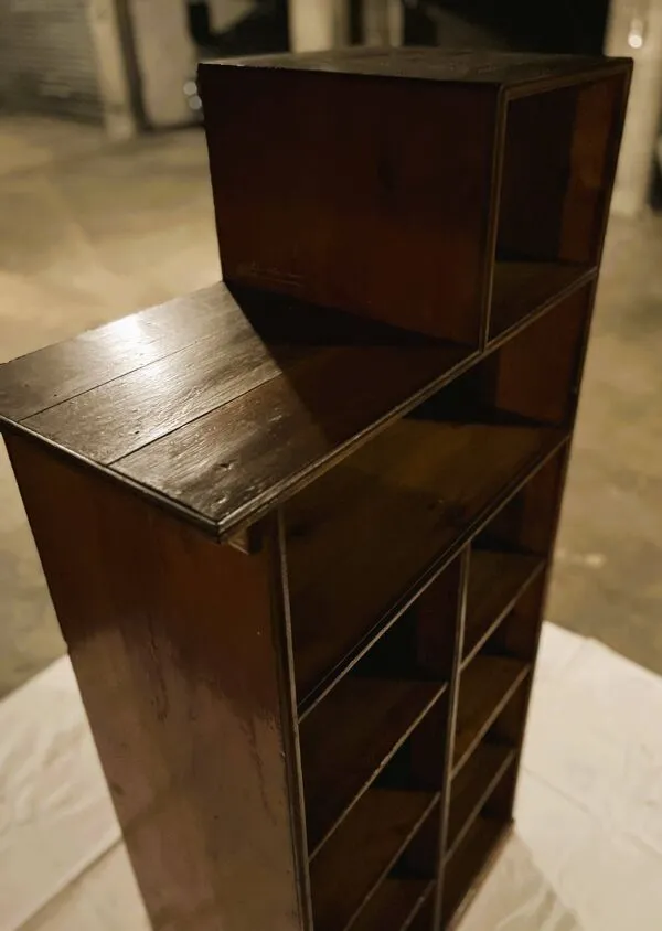 Illustration numéro 5 du produit Meuble de rangement en bois