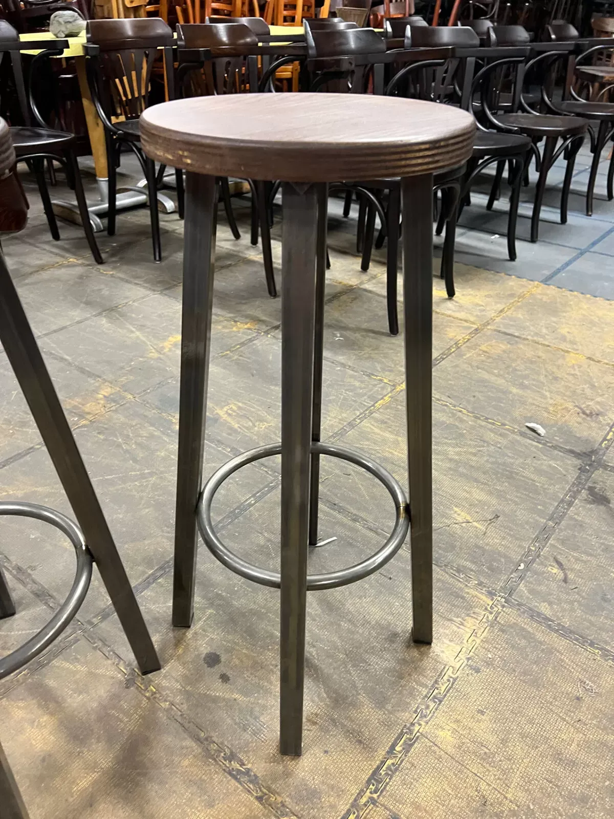 Illustration numéro 5 du produit Paire de tabourets