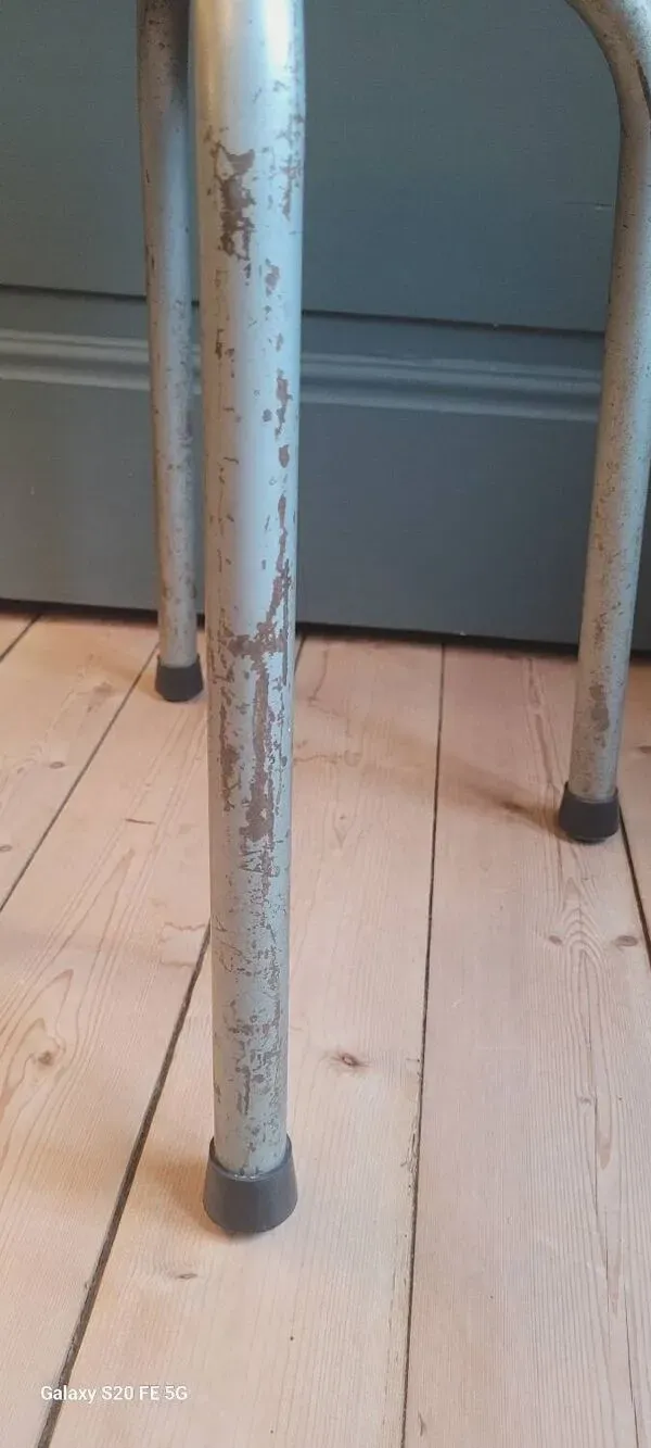 Illustration numéro 5 du produit Tabouret d'école 60's