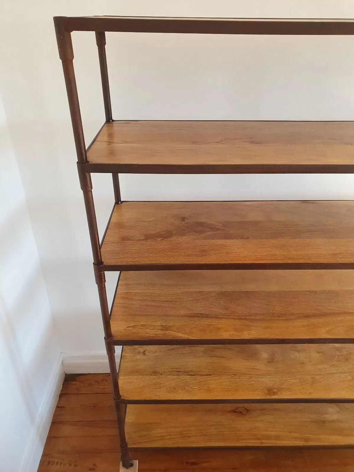 Illustration numéro 5 du produit Étagère / bibliothèque en métal et bois massif