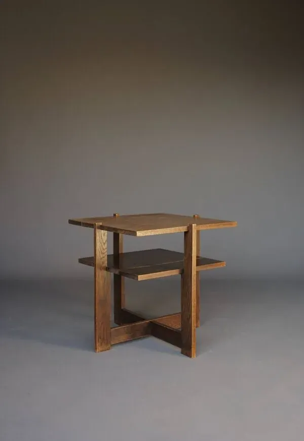 Illustration numéro 5 du produit Table d'appoint en chêne de l'école moderniste néerlandaise de La Haye. Années 1930