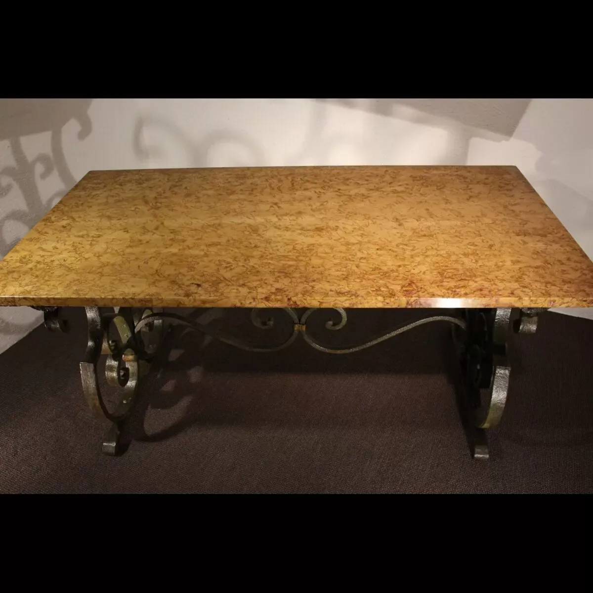 Illustration numéro 5 du produit Table 1940-50