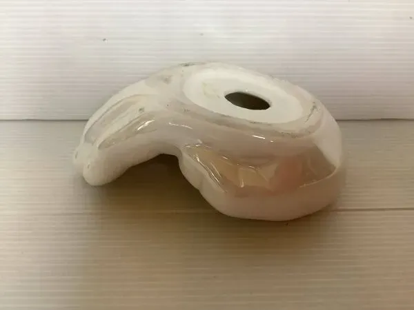 Illustration numéro 5 du produit Vide poche baguier main blanc irisé