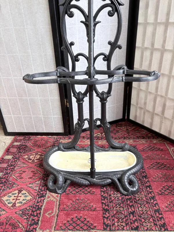 Illustration numéro 5 du produit Vestiaire Art nouveau en fonte