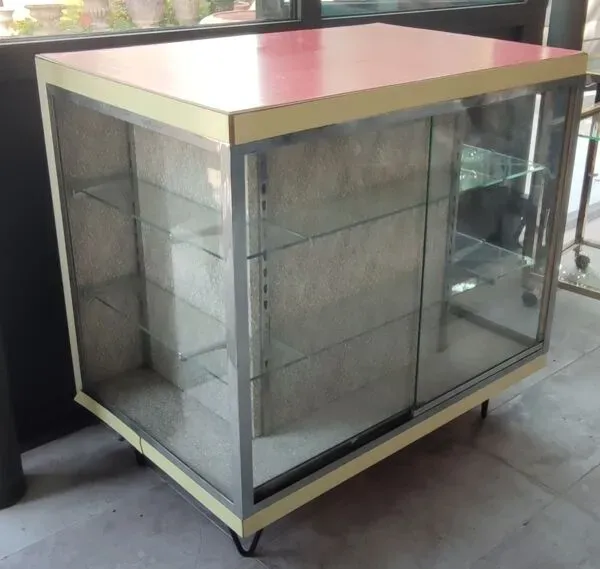 Illustration numéro 5 du produit Vitrine vintage