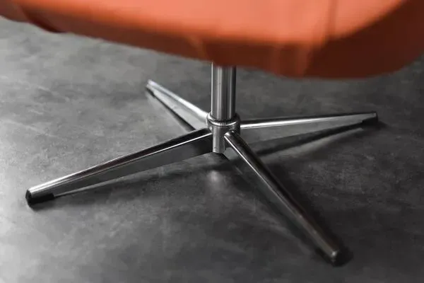 Illustration numéro 5 du produit Vintage Mid-Century Scandinavian Modern Space Age Orange Swivel Armchair